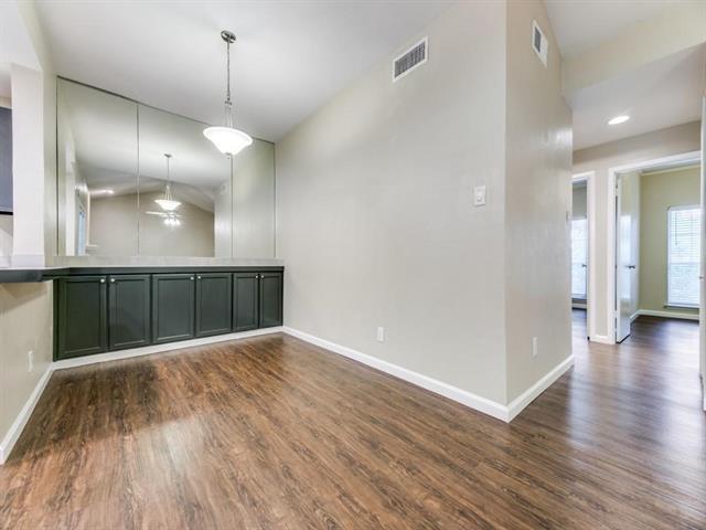 Building Photo - 8601 Park Ln