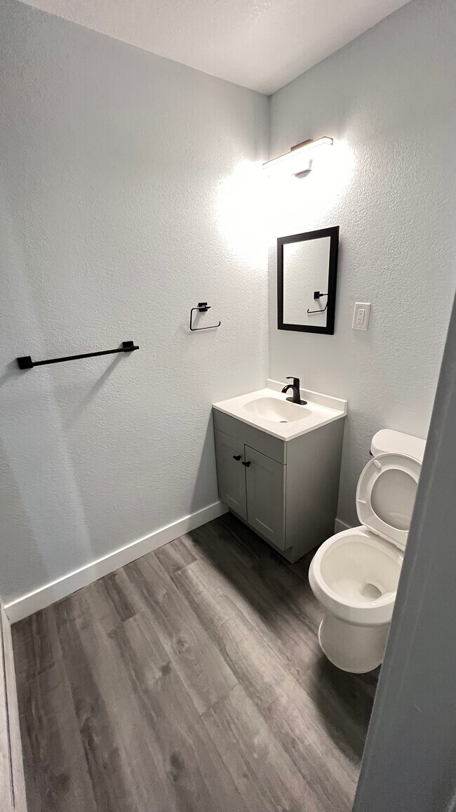 Building Photo - 204 Harvard St