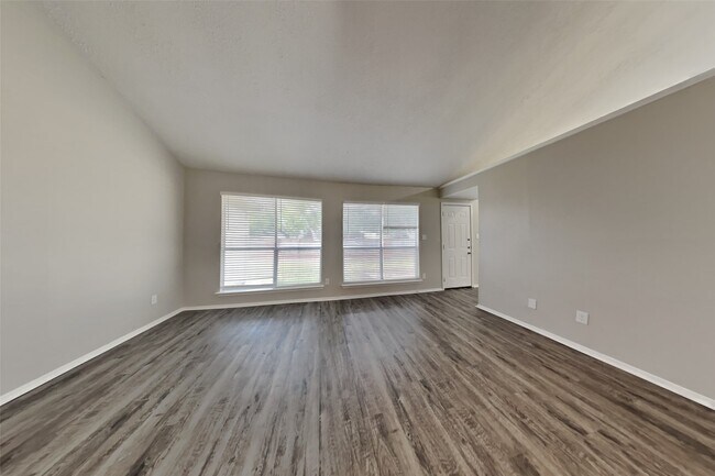 Building Photo - 2906 Lotus Ln