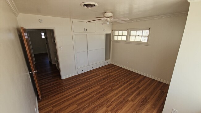 Building Photo - 44928 Kingtree Ave