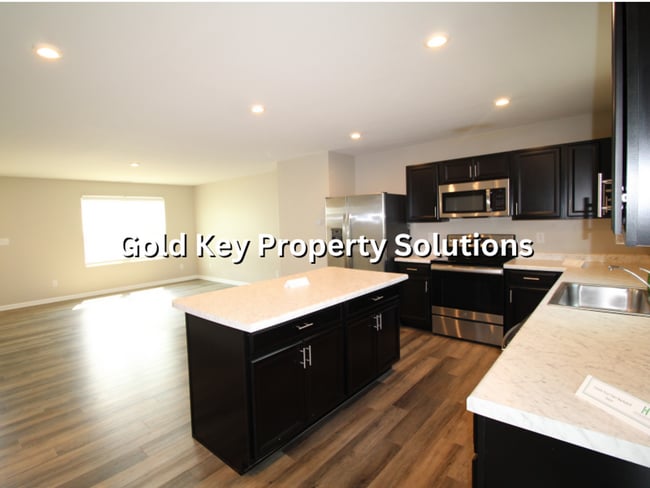 Building Photo - 9739 Oak Grove Dr