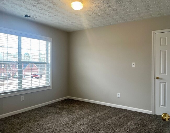 Building Photo - JUST REDUCED--$1895 for a 4 Bed/2.5 Bath Home In Swim/Tennis Community in McDonough!