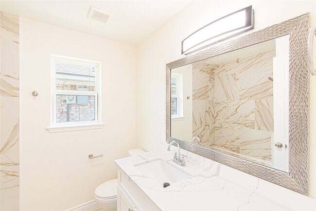 Building Photo - 13619 Elm Ct