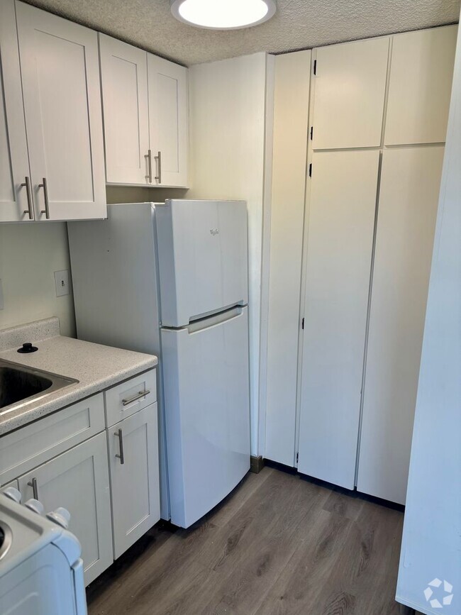 Building Photo - Available Now | Studio, 1 Bath, 1 Assigned...