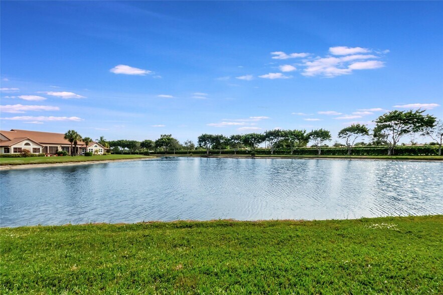 Building Photo - 8224 Cassia Dr