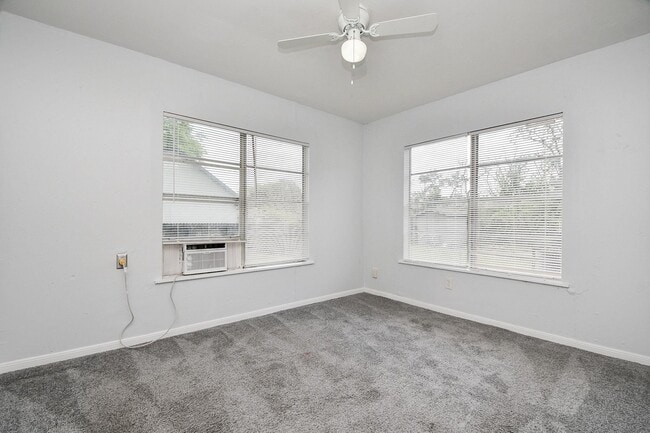 Building Photo - 941 Lucky St