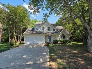 Building Photo - Spacious 3-Bedroom Retreat in Desirable Steele Creek