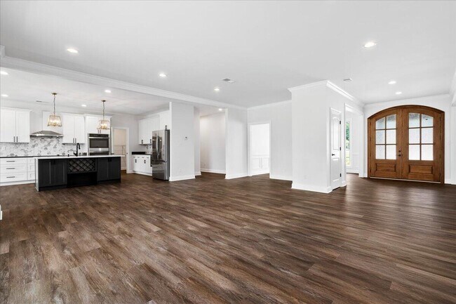 Building Photo - 413 Weston Park