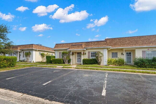Building Photo - "Spacious 2-Bed, 2-Bath Condo Oasis in Prime Clearwater Location – 55+ COMMUNITY
