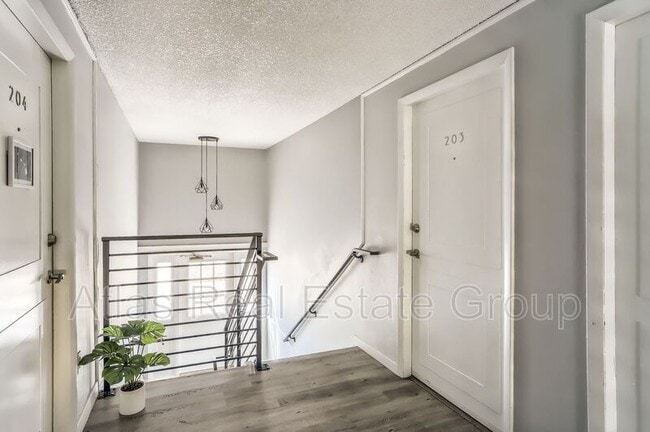Building Photo - 828 12th St