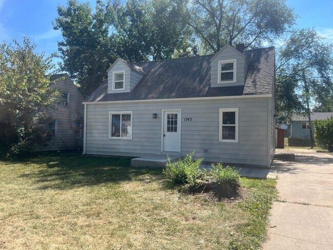 Primary Photo - 1743 Trinity Blvd