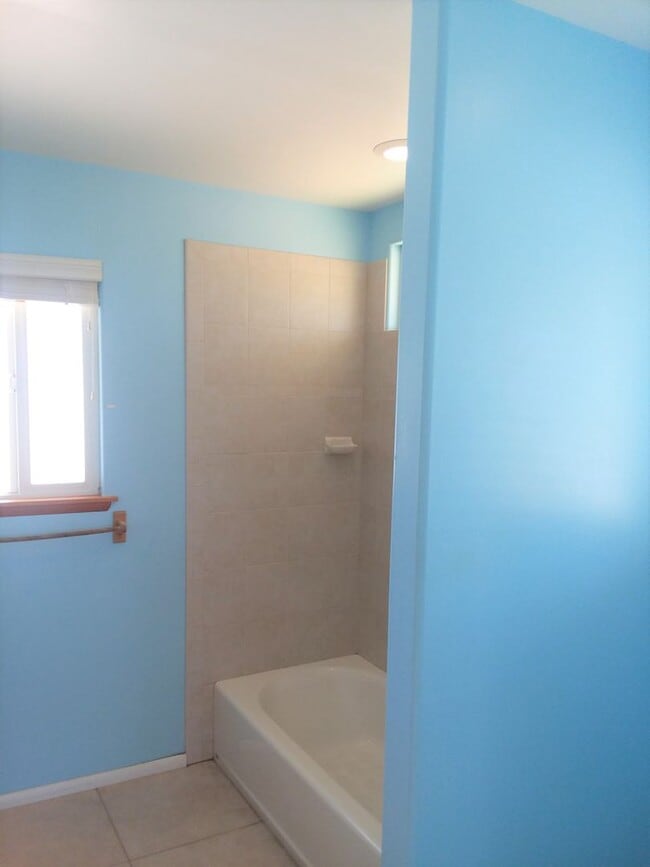 Building Photo - Paio, Nainoa