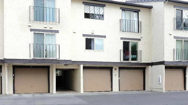 Building Photo - 777 San Antonio Rd