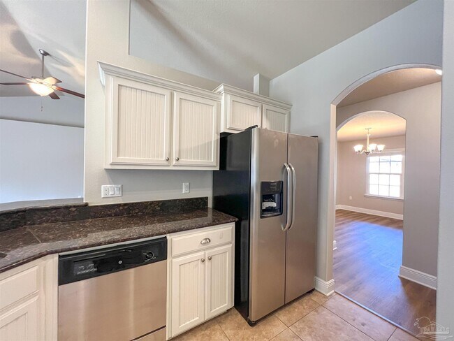 Building Photo - 5588 Inspiration Street