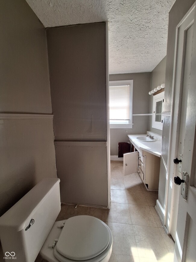 Building Photo - 4841 N College Ave