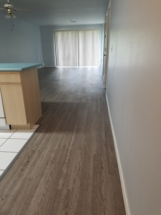 Building Photo - Recently Renovated 1 Bedroom 1 Bath  Walk-...