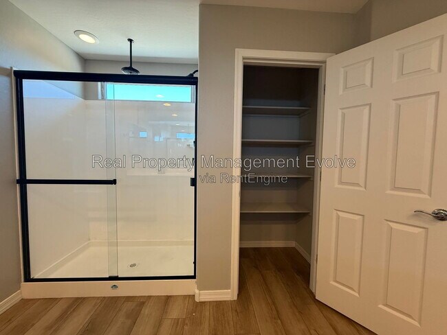Building Photo - 5618 N 87th Dr