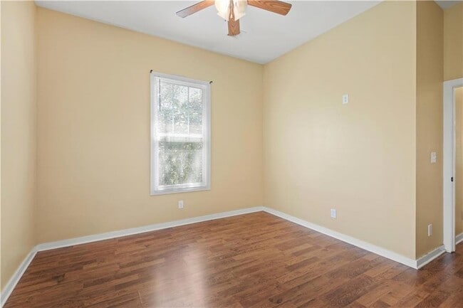 Building Photo - 1921 Benton St