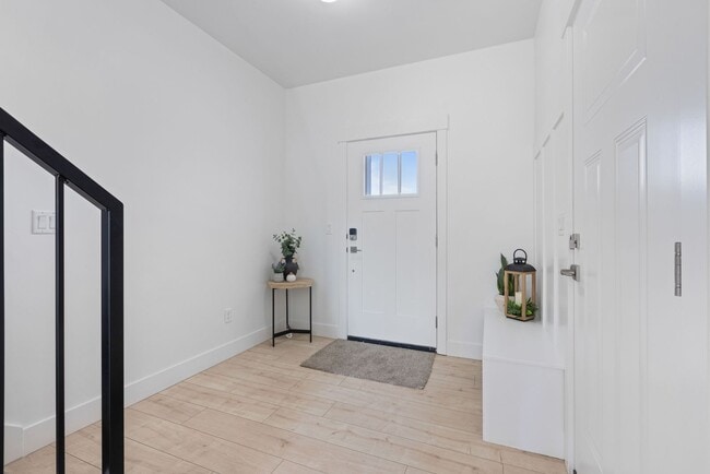 Building Photo - 908 Home Run Ave
