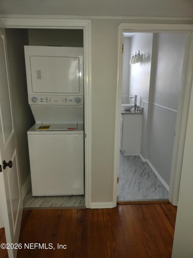 Building Photo - 1552 Naldo Ave