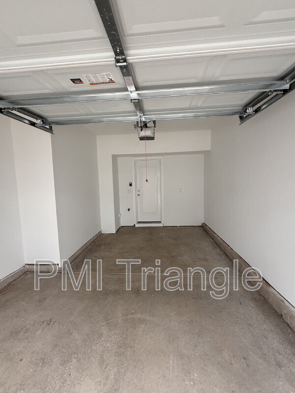 Building Photo - 1215 Shaw View Aly