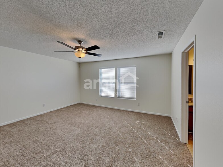 Building Photo - 2142 Olympia Dr
