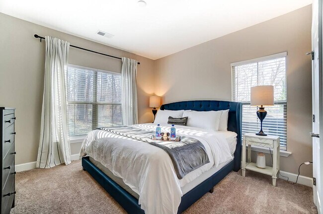 Building Photo - 740 Zumstein Ln