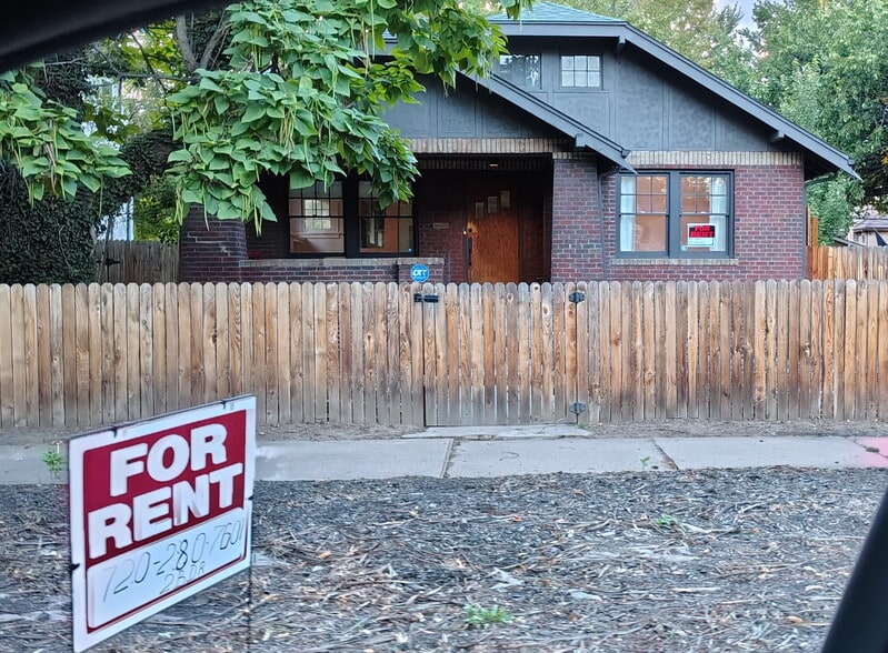 Fenced in front yard overlooking a tree draped University blvd, just steps from dining and shopping - 1235 S University Blvd