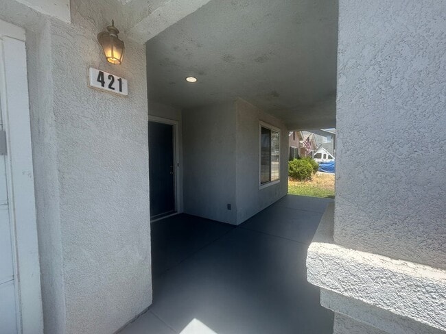 Building Photo - Single Story 3-bedroom home in Patterson!