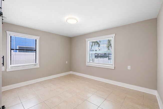 Building Photo - 231 E Madeira Ave