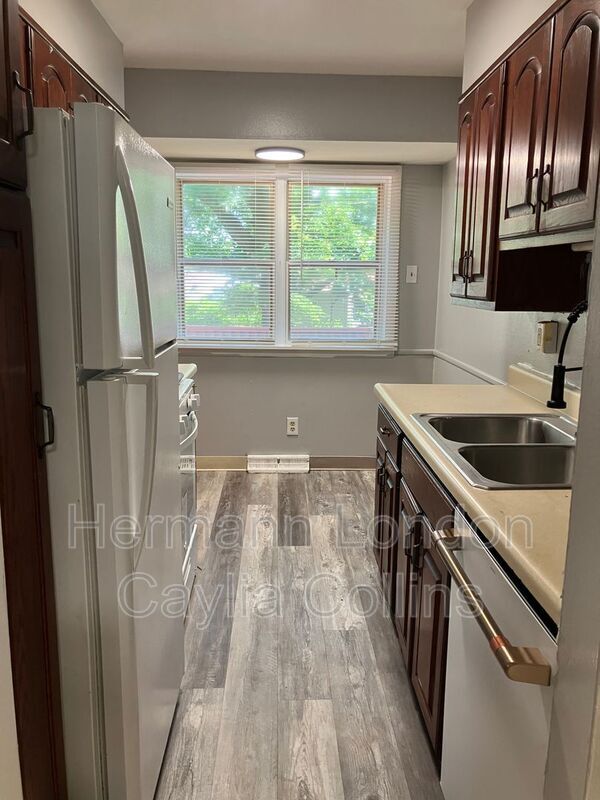 Building Photo - 10442 Renfrew Dr