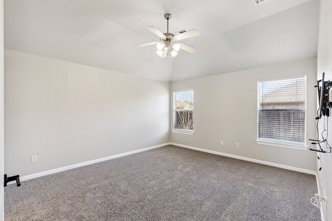 Building Photo - 824 Hunter Pl