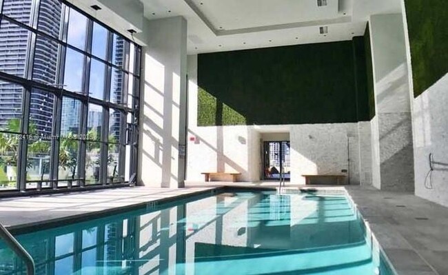 Building Photo - 1010 Brickell Ave
