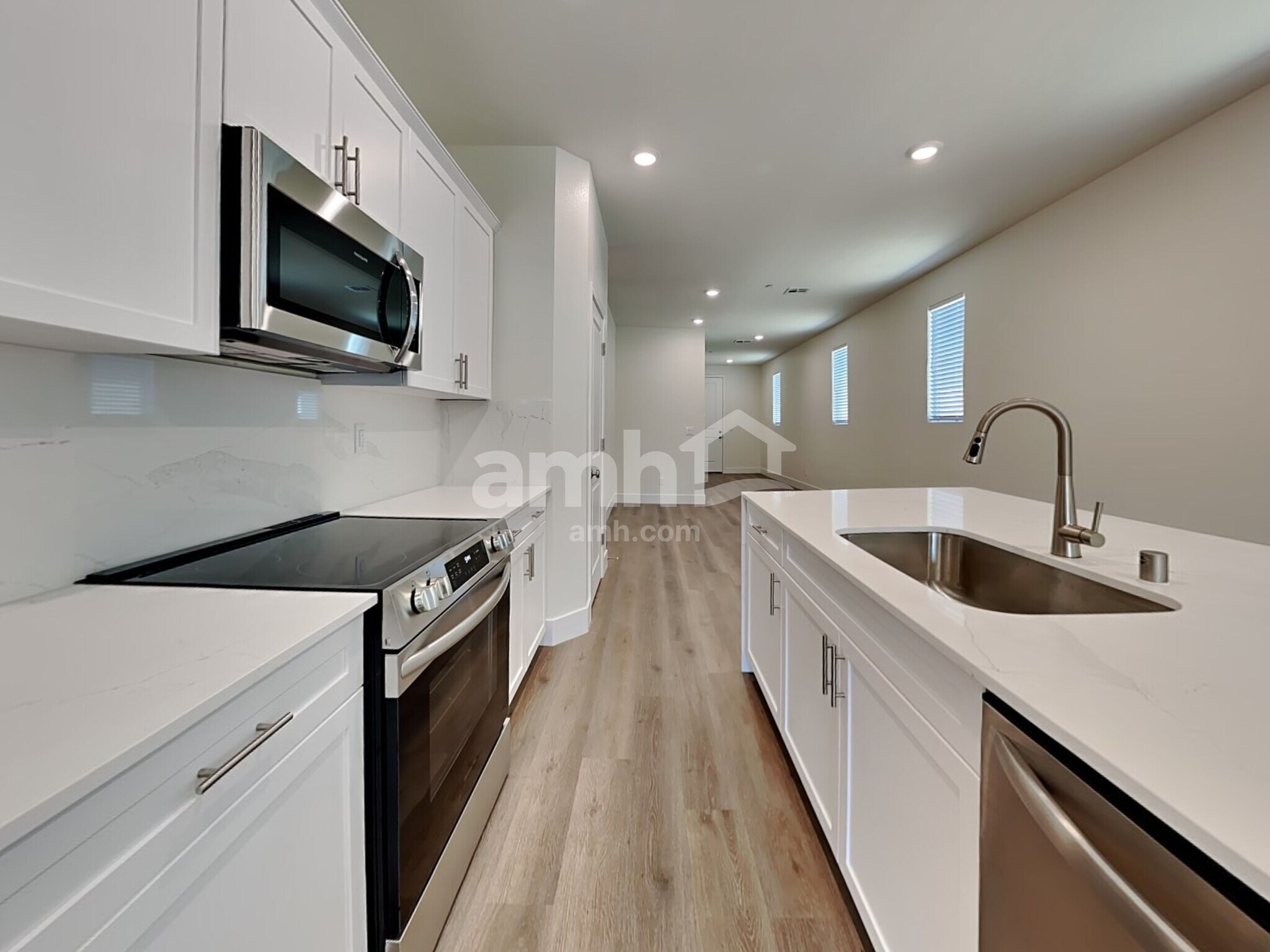 Building Photo - 525 Silverbell Falls Pl