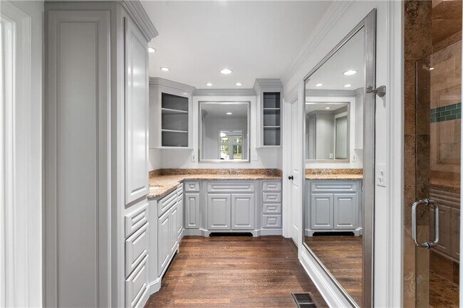 Building Photo - 2468 Ridgeway Dr