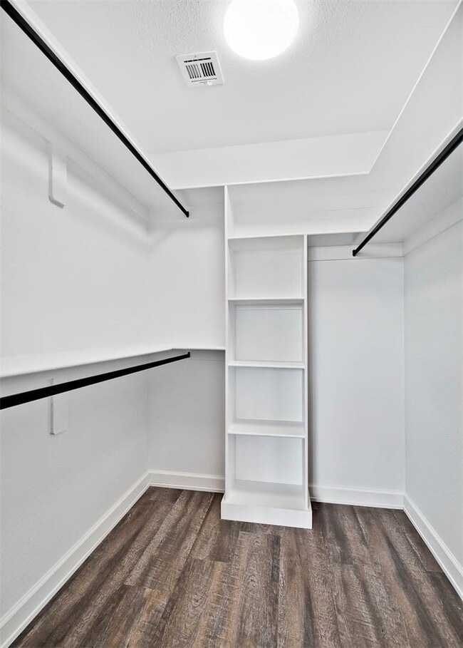 Building Photo - 902 SW Hopi Cir