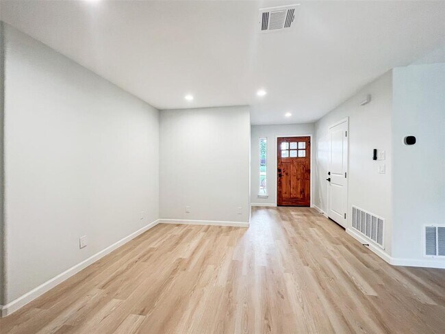 Building Photo - 7736 Croftwood Dr