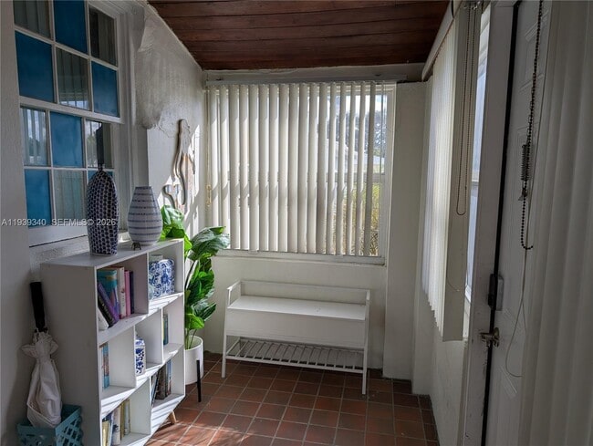 Building Photo - 311 SW 2nd Ave