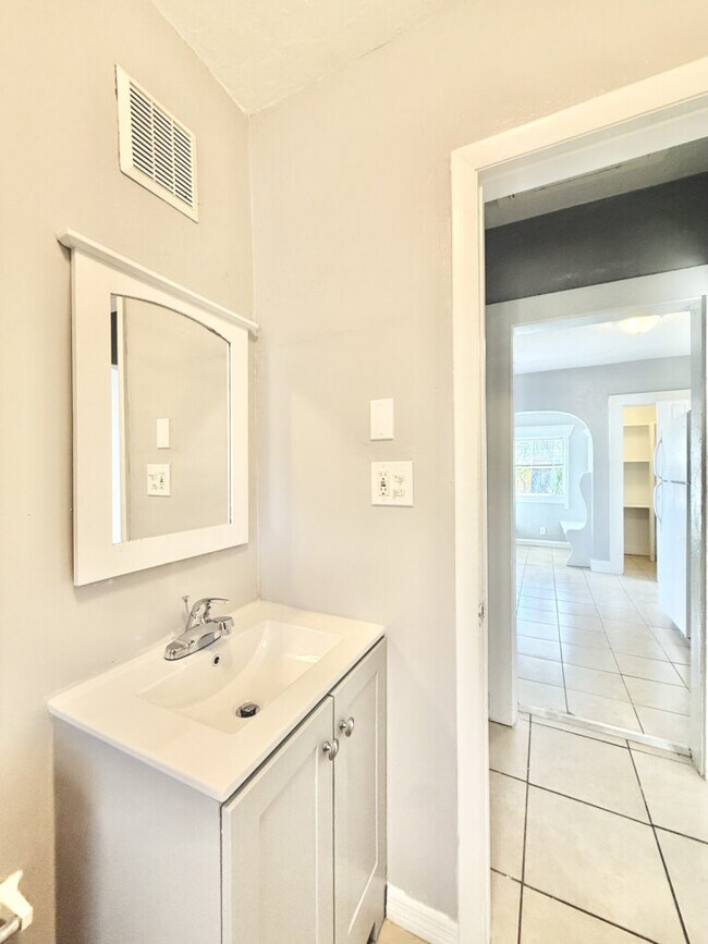 Building Photo - 1914 31st St S