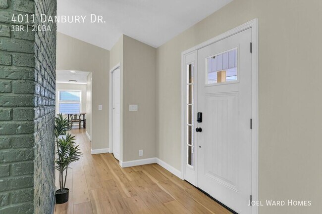 Building Photo - 4011 Danbury Dr