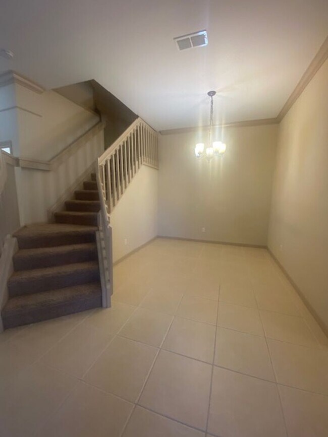 Large 4 bedroom 3.5 bathroom house in Lagu... 9159 Red Canyon Dr Fort