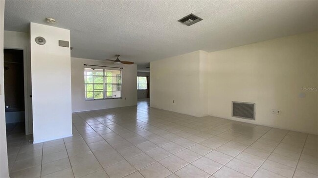 Building Photo - 7846 Royal Hart Dr