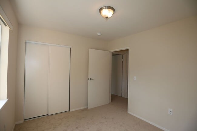 Building Photo - Kapolei - Aeloa Terrace - renovated ground...
