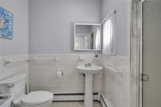 Building Photo - 585 Plainfield St