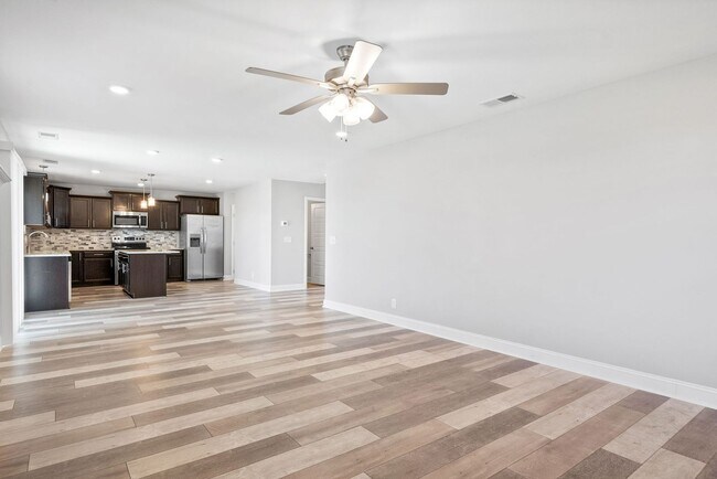 Building Photo - 4 Bedroom Home For Rent Near Post!