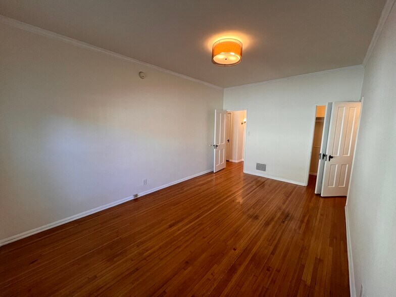 Building Photo - 1248 S La Jolla Ave