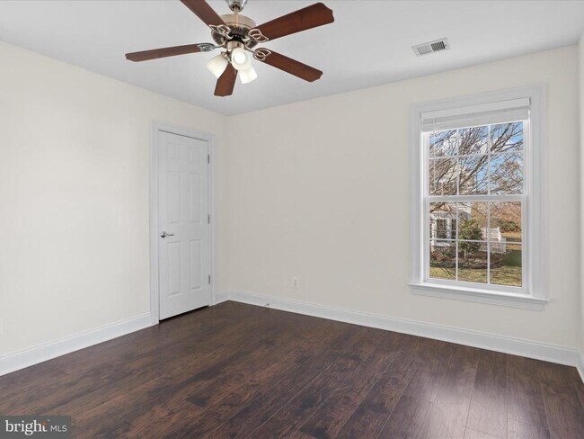 Building Photo - 43527 Loudoun Barn Way