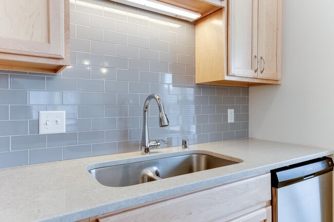 Building Photo - 3630 Angelus Wy
