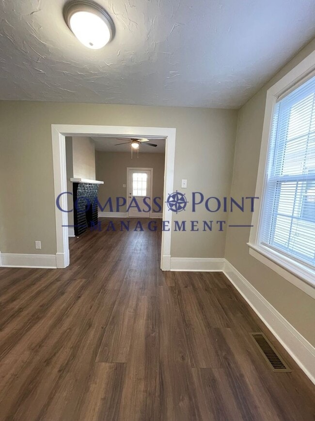 Building Photo - Newly Renovated Just For You!