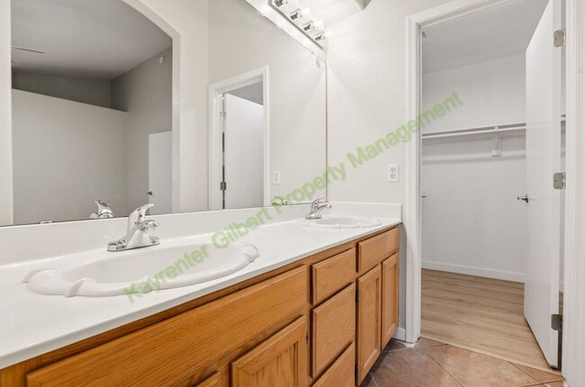 Building Photo - Charming Gilbert Home with Spacious Living & Prime Location